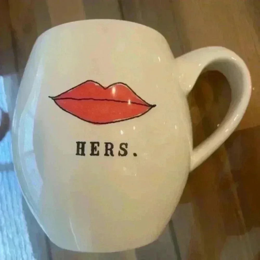 Magenta Hers lips coffee/tea mug